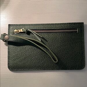 Portland Leather Green Textured Wristlet